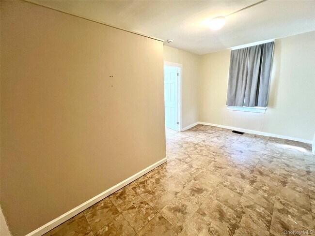 Building Photo - 30 Knapp Ave