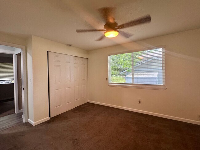 Building Photo - East Bremerton rambler with huge fenced yard...now available