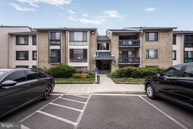 Building Photo - 10223 Valentino Dr