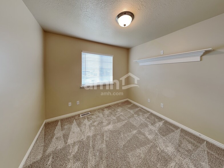 Building Photo - 2313 E 1450 S