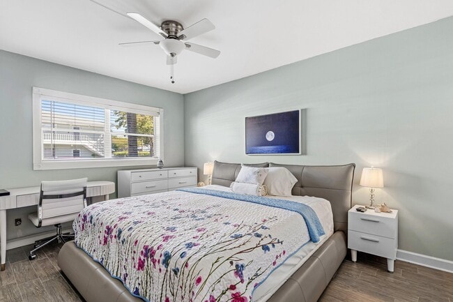 Building Photo - 2440 SW 22nd Ave