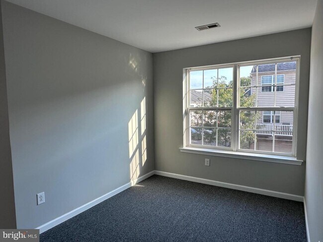 Building Photo - 220 South St