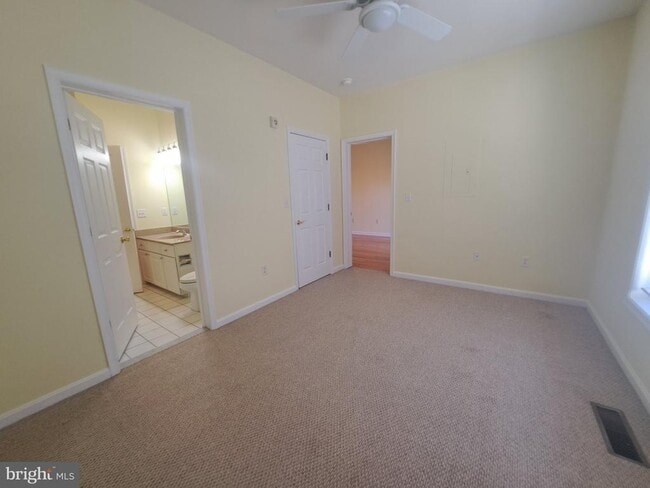 Building Photo - 4100 Sandpiper Dr