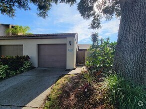 Building Photo - Cozy 2 bed/ 2 bath Villa in Beekman Lakes ...