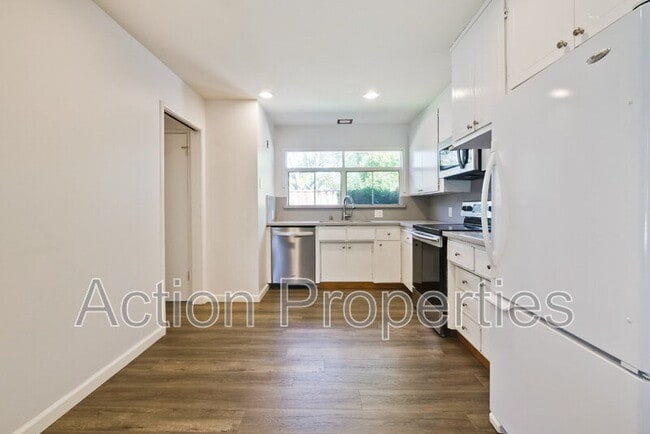 Building Photo - 1034 Tulane Dr