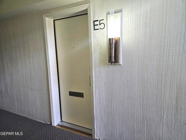 Building Photo - 252 Shadow Mountain Dr