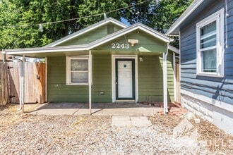 Building Photo - 2 bedroom home, GET 1/2 OFF 1ST MONTH!