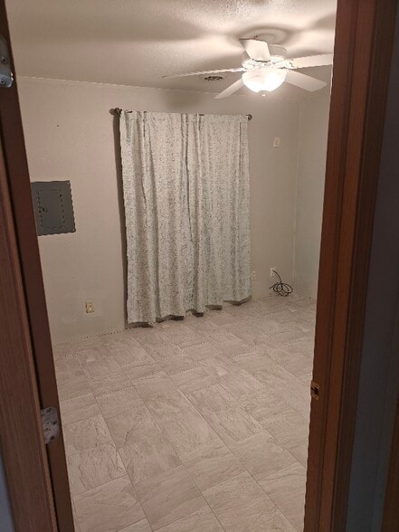 Building Photo - 1378 Thrush St