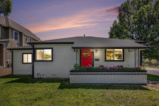 Building Photo - Charming 2bed/1.5bath Bungalow near Wash Park