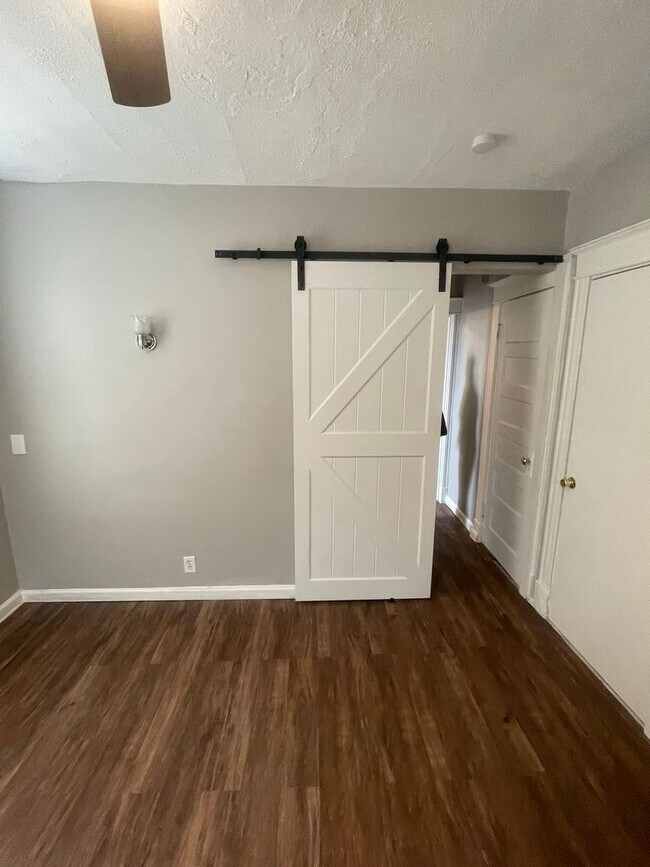 Building Photo - Available Now! One Bedroom Apartment with ...