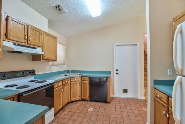 Building Photo - Beautiful 3x2 Home