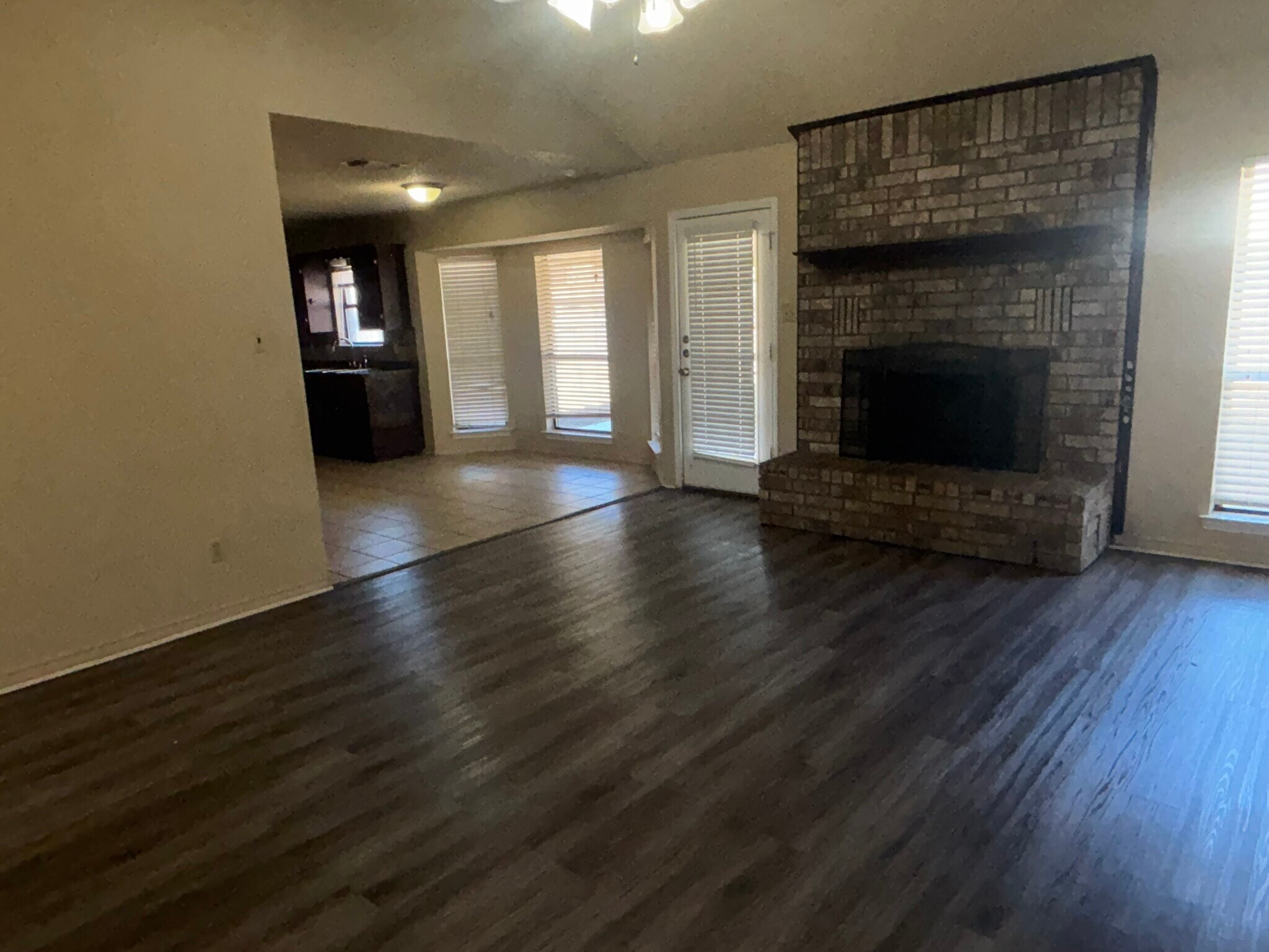 Building Photo - 109 E Blancas Dr