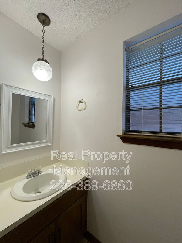 Building Photo - 6428 Chippendale Dr