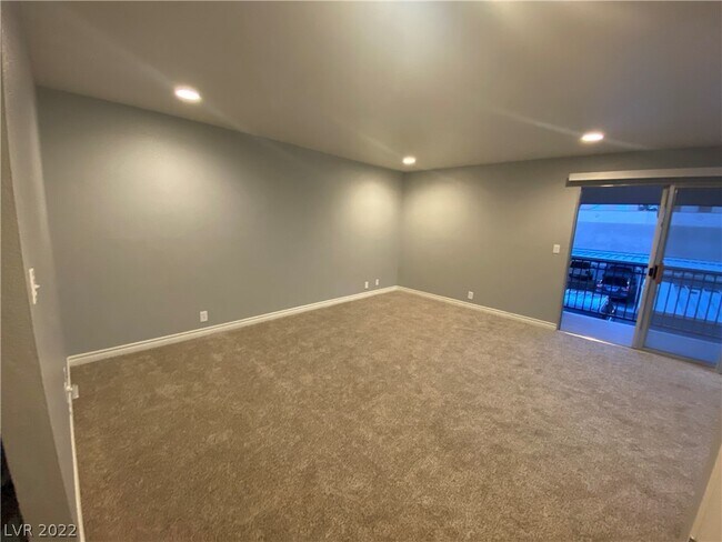 Building Photo - 5332 River Glen Dr