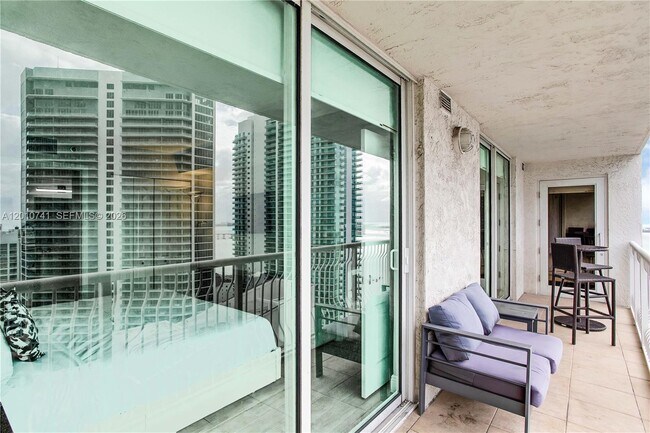 Building Photo - 1200 Brickell Bay Dr