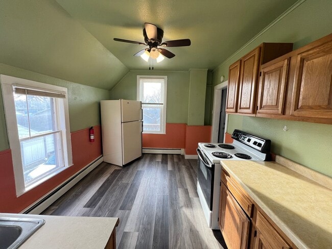 Building Photo - AVAILABLE JUNE - Billings Park Upper Duplex