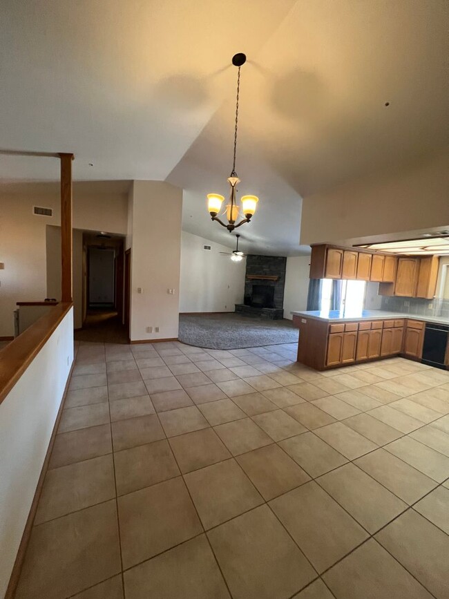 Building Photo - Charming Single-Story Retreat on 1.77 Acres