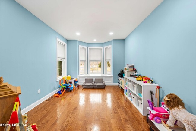 Building Photo - 2 Gonzalez Dr