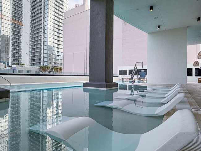 Building Photo - 225 N Miami Ave