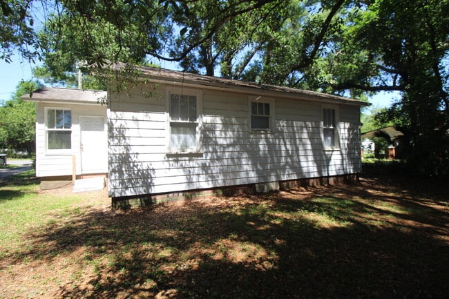 Building Photo - 2BR Cottage Home with LVP Flooring Throughout, Bonus Sunroom, Covered Parking & Low-Maintenance L...