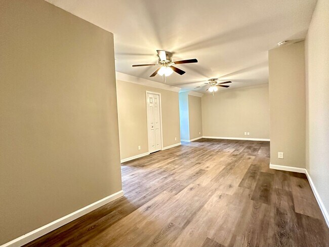 Building Photo - Stunning Single-Family Home with Plenty of...