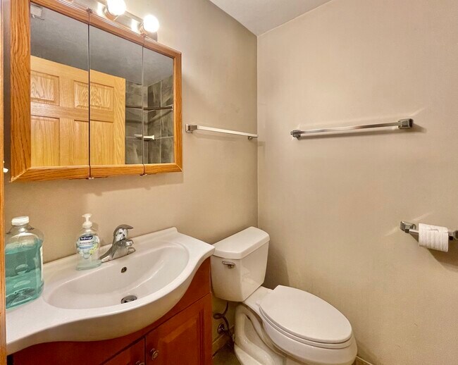 Building Photo - 1412 W Flournoy St