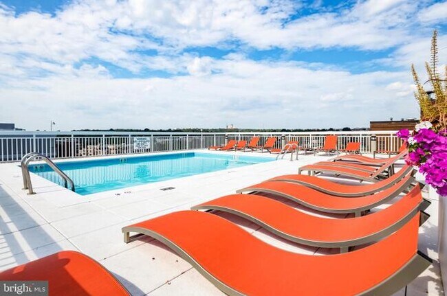 Building Photo - 1260 21st St NW