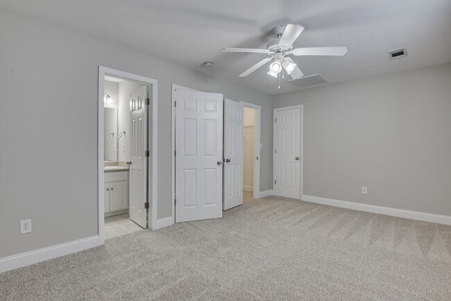 Building Photo - 2037 Dundee Way