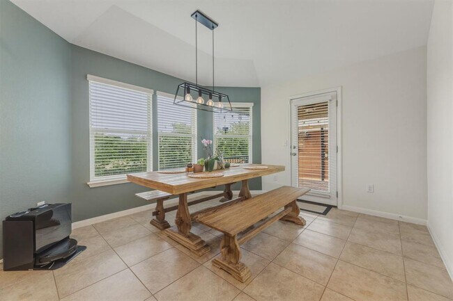 Building Photo - 5809 Scenic Lake Dr