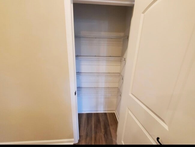 Building Photo - 3052 S Roth Ave