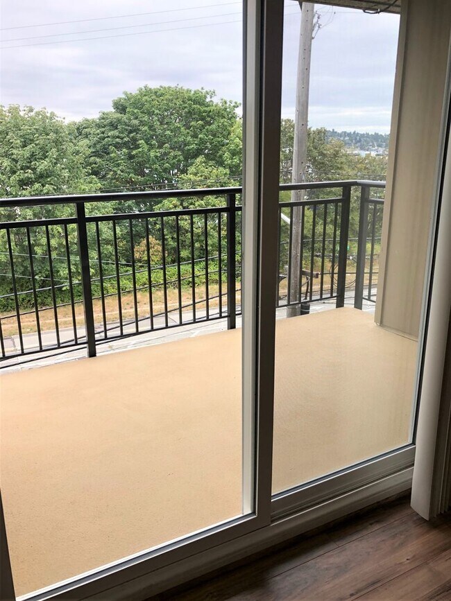 Building Photo - Gilmanor Apartments - 1BD/1BA Renovated Ap...