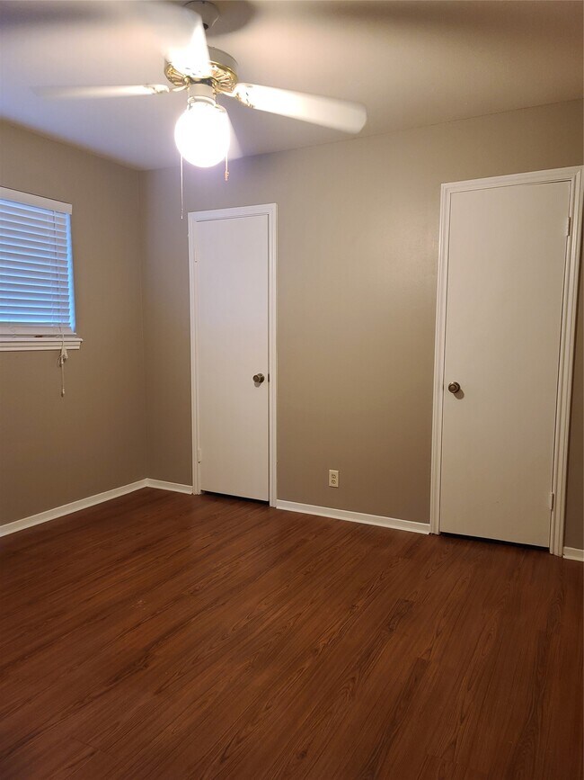 Building Photo - 5303 Little John Ln