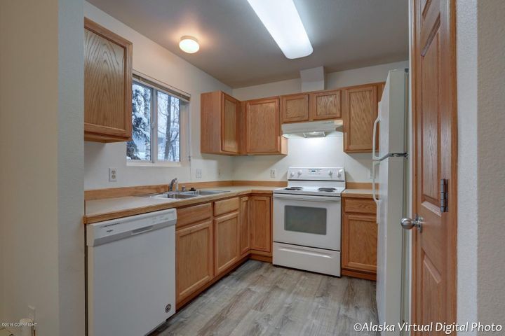 Building Photo - 1055 E Klatt Rd