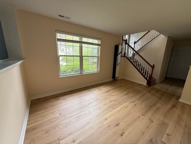 Building Photo - SIngle Family