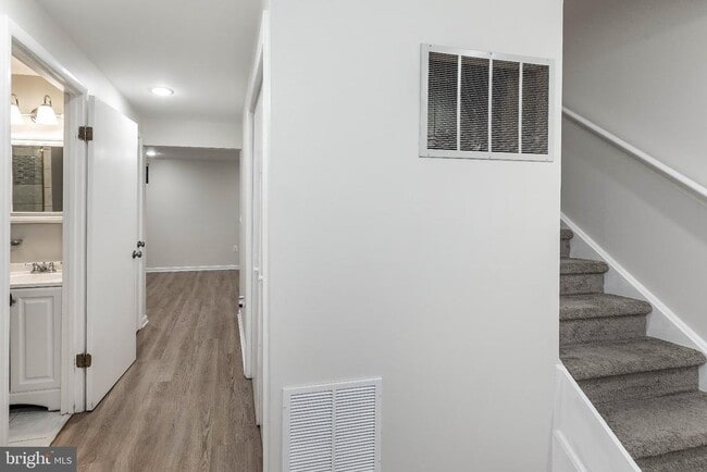 Building Photo - 1327 Alderton Ln