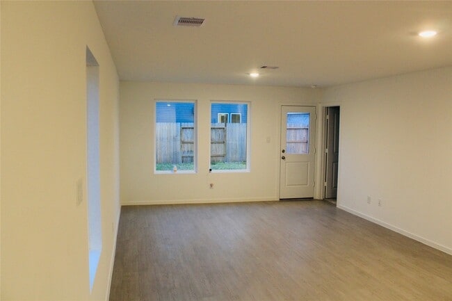 Building Photo - 1646 Gardenia Grv Ln