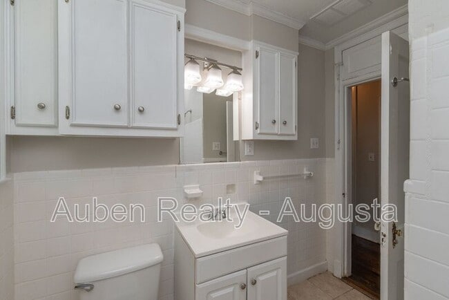 Building Photo - 2207 Montclair St