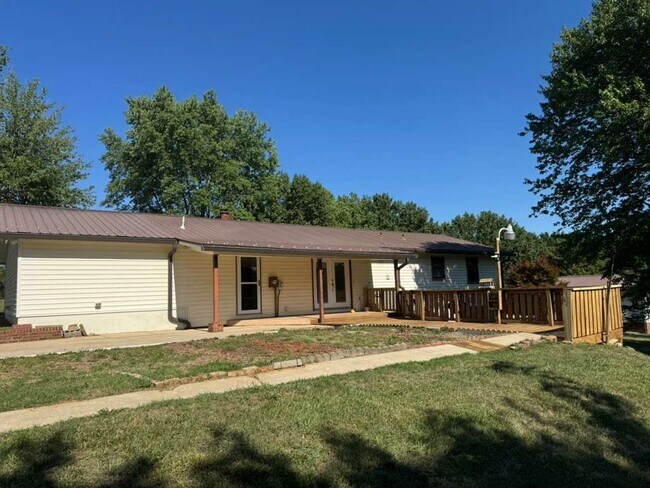 Building Photo - 4221 Valley Cir