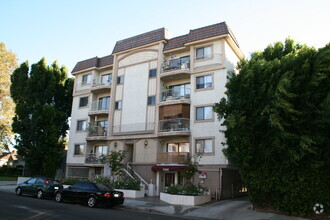 Building Photo - St. Clair Apartments