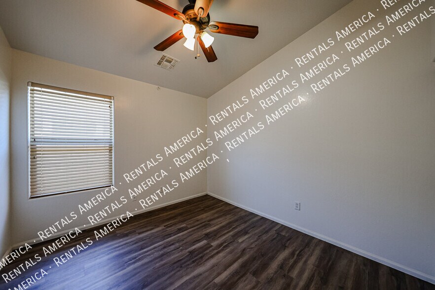 Building Photo - 41103 W Thornberry Ln