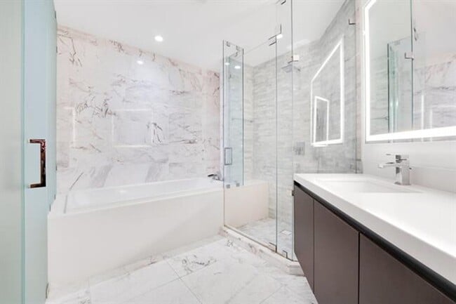 Building Photo - 851 NE 1st Ave