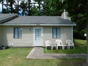 Building Photo - Affordable Gem!