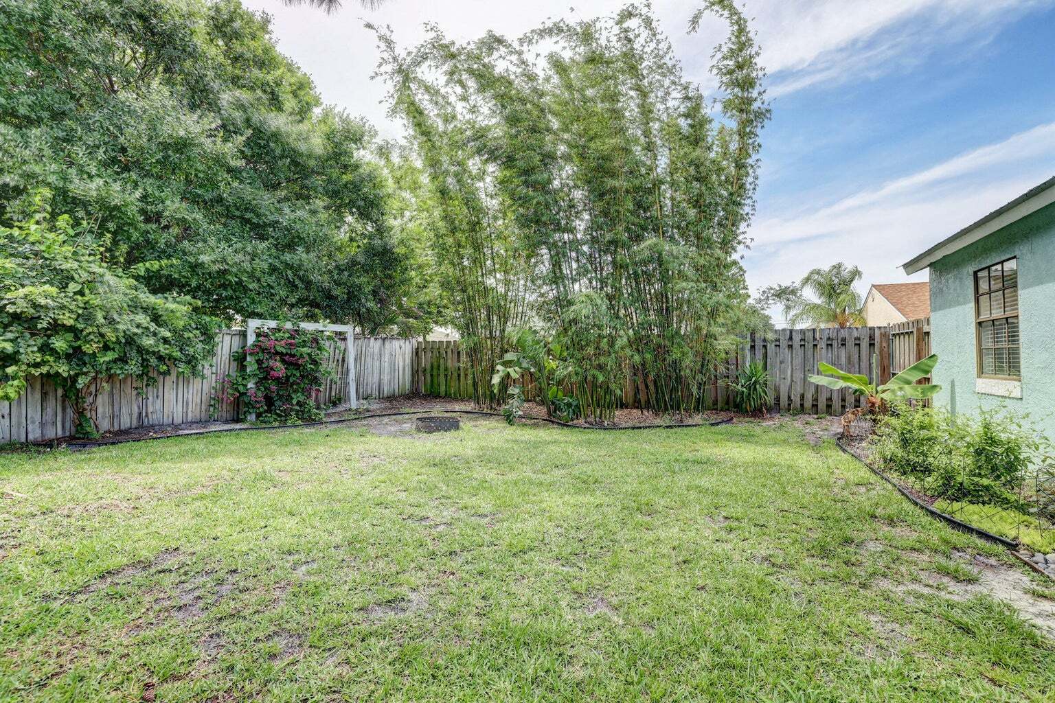 Building Photo - 5770 SE Wilsie Dr
