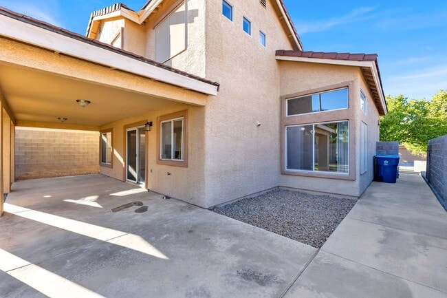 Building Photo - Stunning Remodeled Summerlin Home!