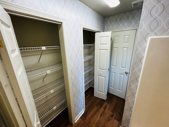 Building Photo - 709 Pineapple Pointe