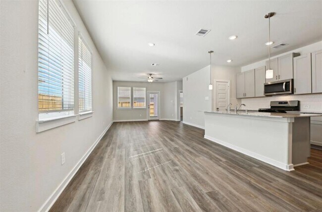 Building Photo - 16656 Sterling Clf St