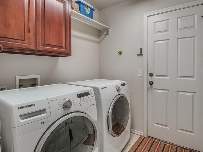 Building Photo - Great Location with Storm Shelter in Brist...