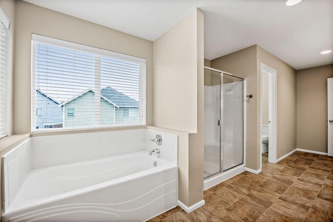 Building Photo - Spacious Spanaway Home w/ A/C & 5 Bedrooms...