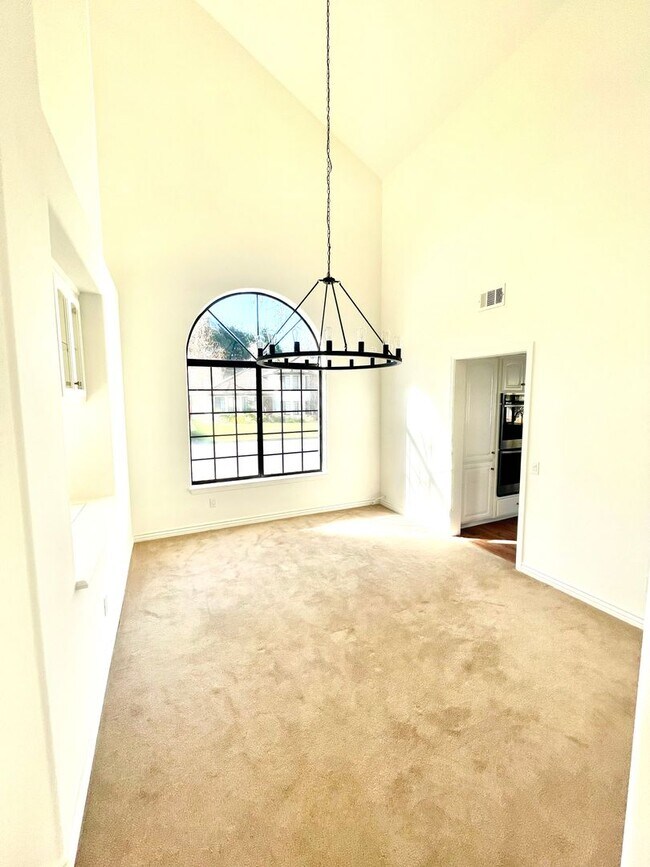 Building Photo - Prestigious Elkhorn Estates Home