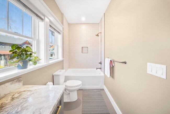 Building Photo - Fully Furnished | Asheville Area | 3–12 Month Leases Available